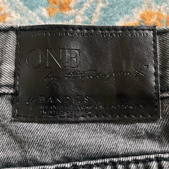 One Teaspoon Bandit Jean Shorts Distressed Black Sz 27 one x oneteaspoon - Picture 4 of 6